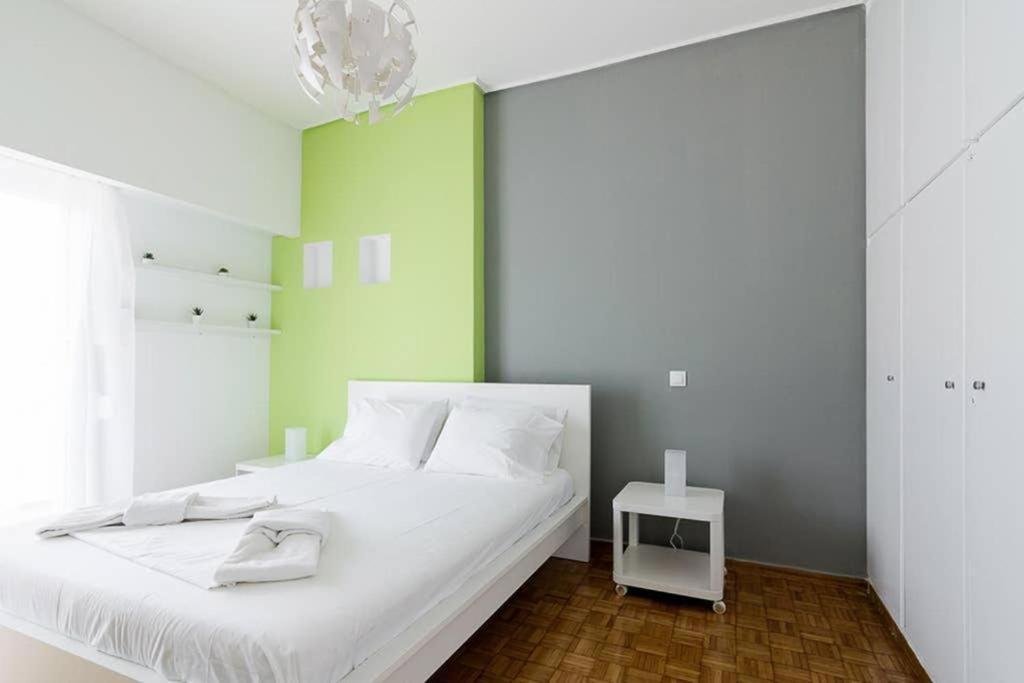 Sunlit 2Br Oasis In Metaxourghio 3Min From Metro Apartment Athena Bagian luar foto