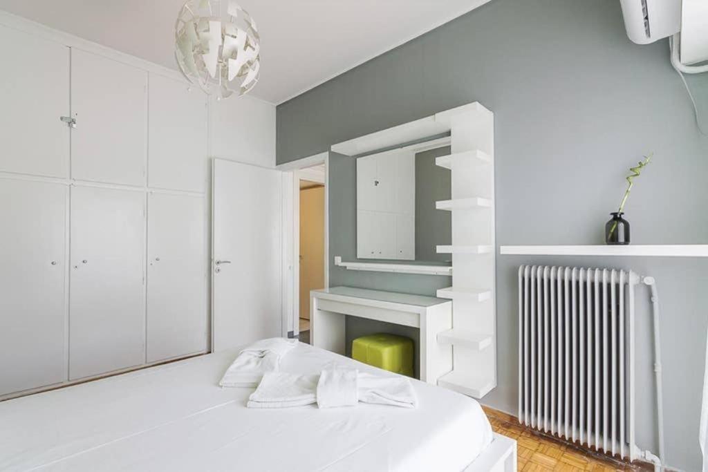 Sunlit 2Br Oasis In Metaxourghio 3Min From Metro Apartment Athena Bagian luar foto
