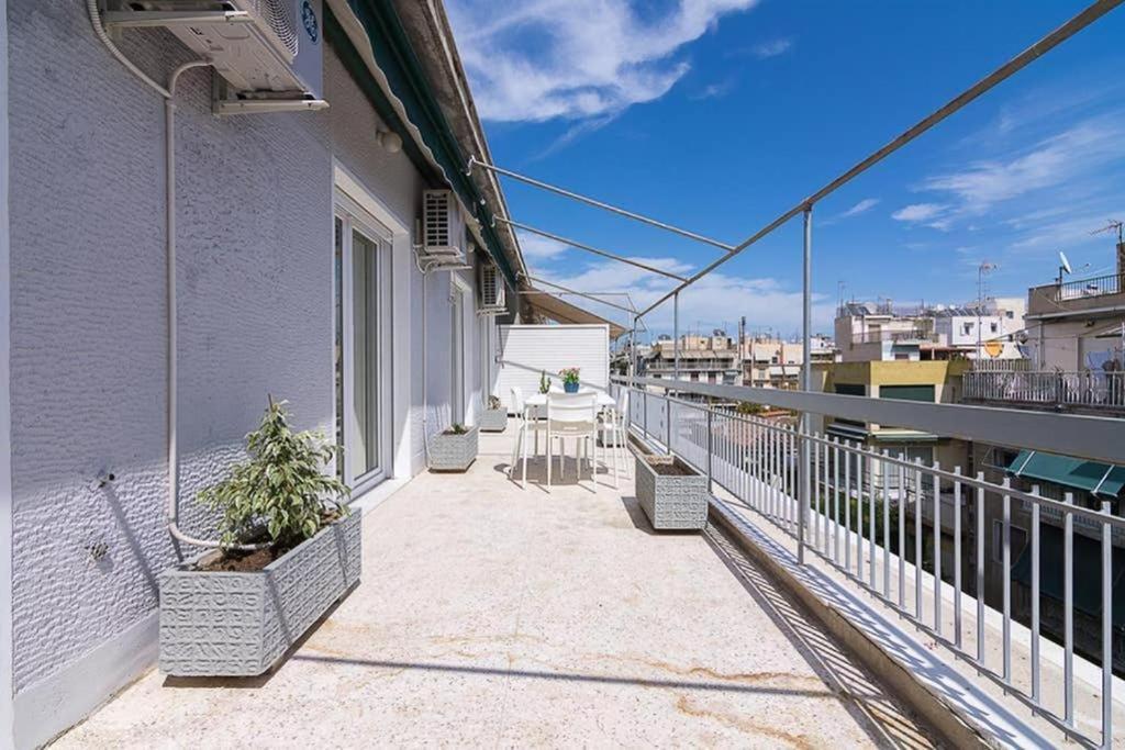 Sunlit 2Br Oasis In Metaxourghio 3Min From Metro Apartment Athena Bagian luar foto