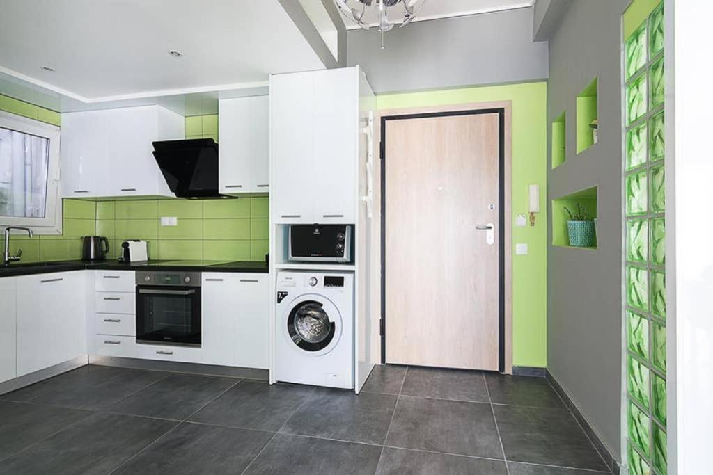 Sunlit 2Br Oasis In Metaxourghio 3Min From Metro Apartment Athena Bagian luar foto