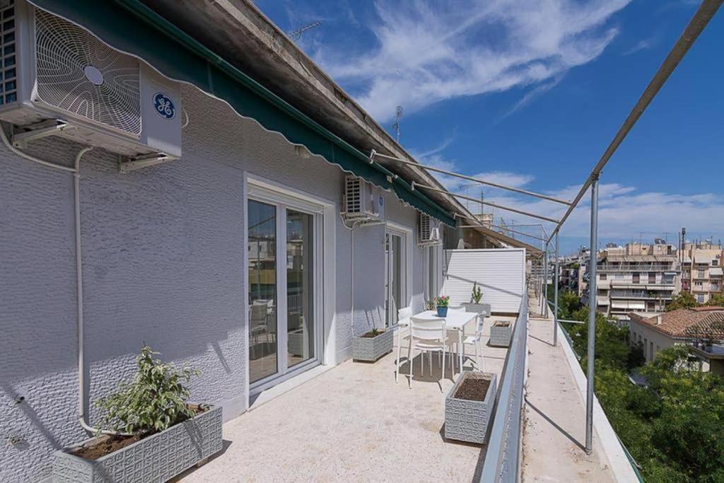 Sunlit 2Br Oasis In Metaxourghio 3Min From Metro Apartment Athena Bagian luar foto