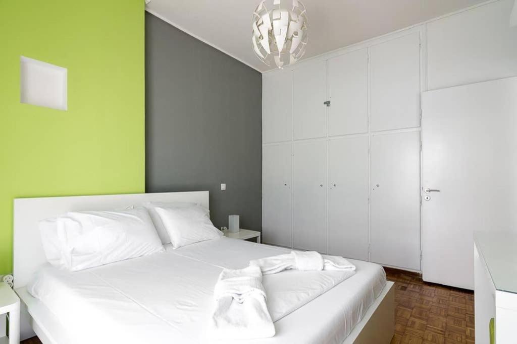 Sunlit 2Br Oasis In Metaxourghio 3Min From Metro Apartment Athena Bagian luar foto