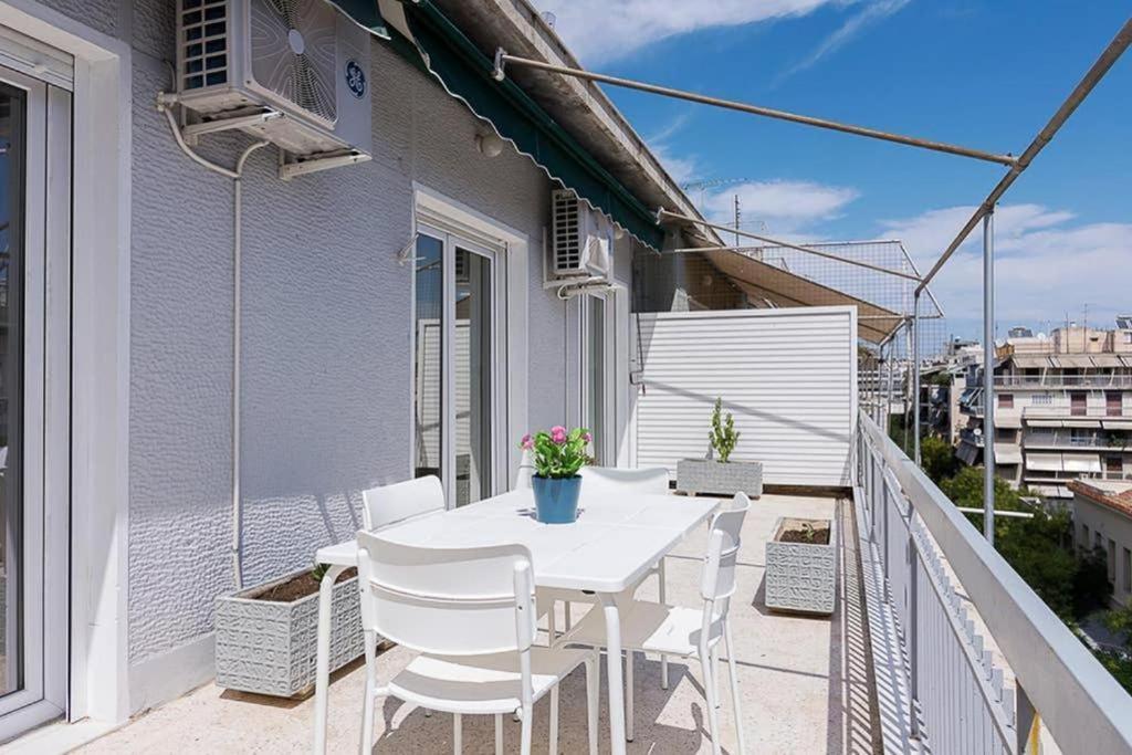 Sunlit 2Br Oasis In Metaxourghio 3Min From Metro Apartment Athena Bagian luar foto
